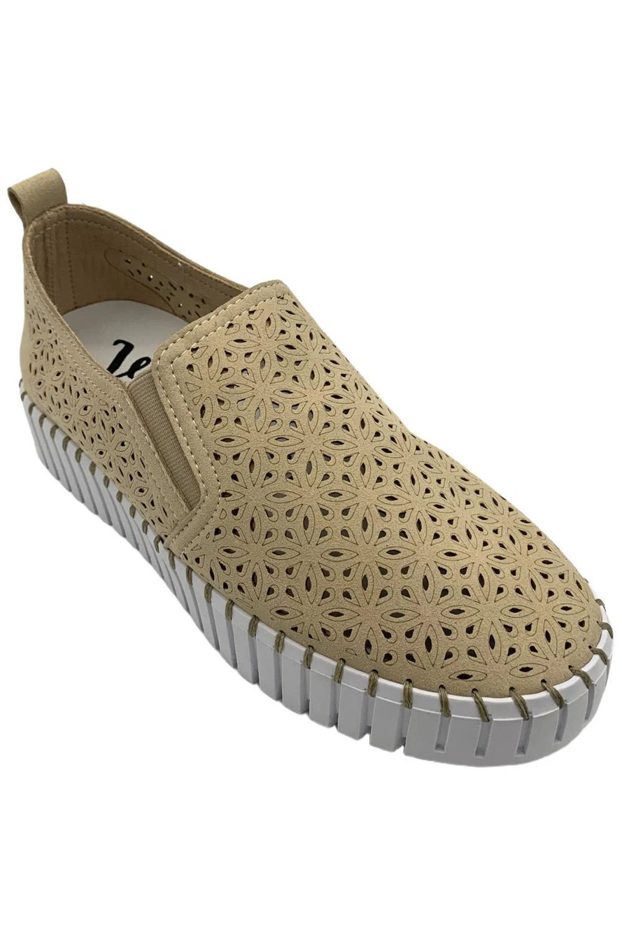 Very G Women's Nicole Slip-On Platform Flats Nude - Medium